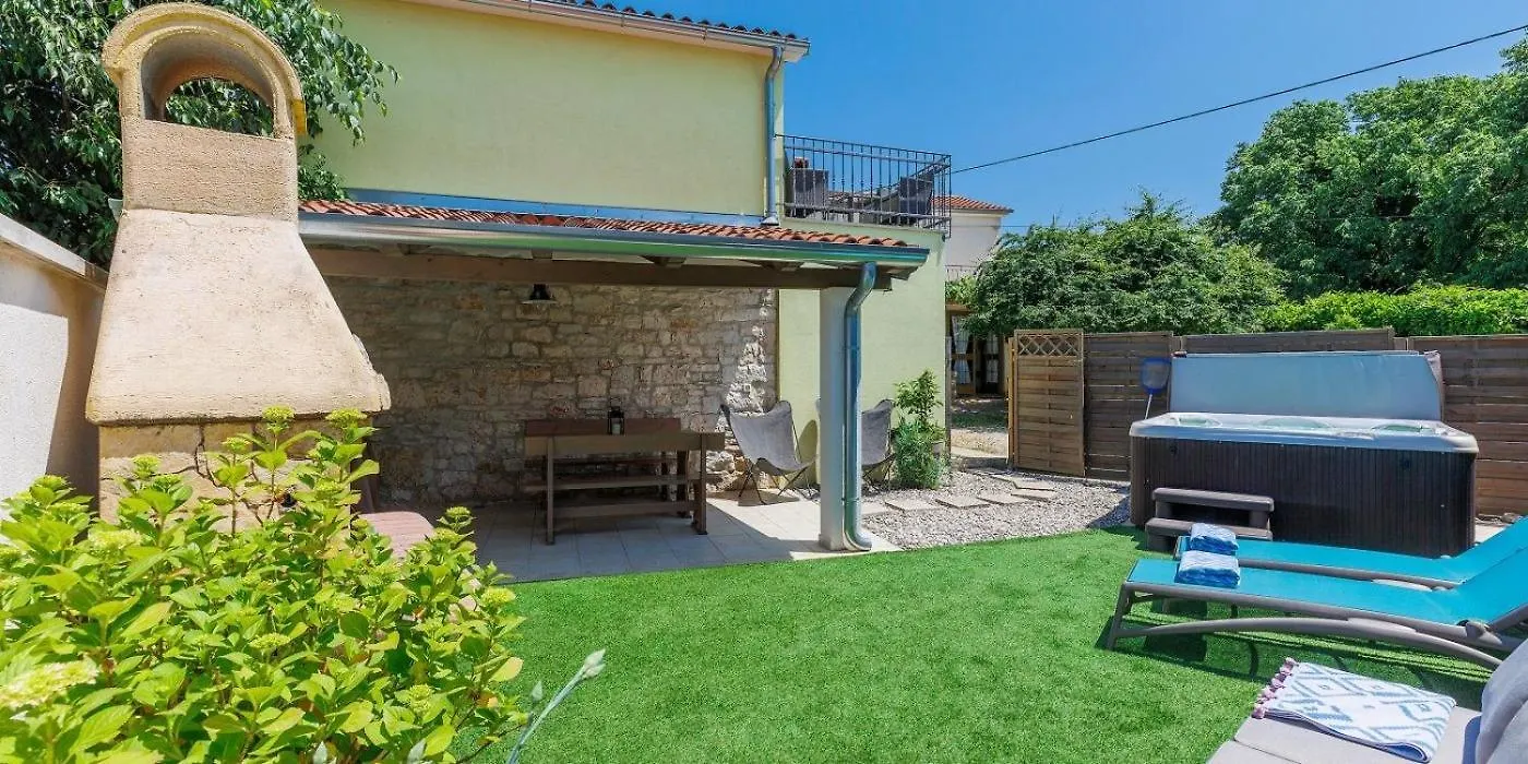 Holiday Home Ana Kanfanar 0*,